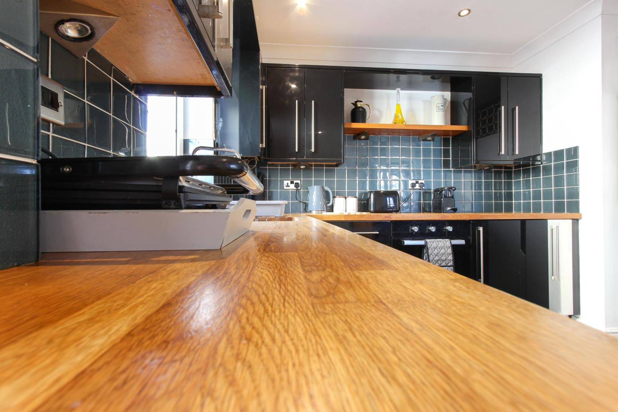 Elegant 2bd Flat In Marina - Free Parking *