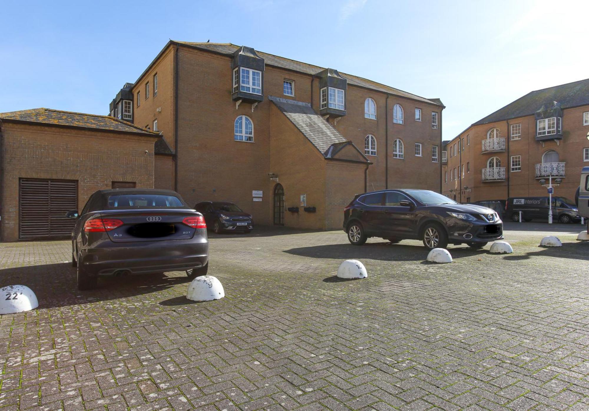 Elegant 2bd Flat In Marina - Free Parking *