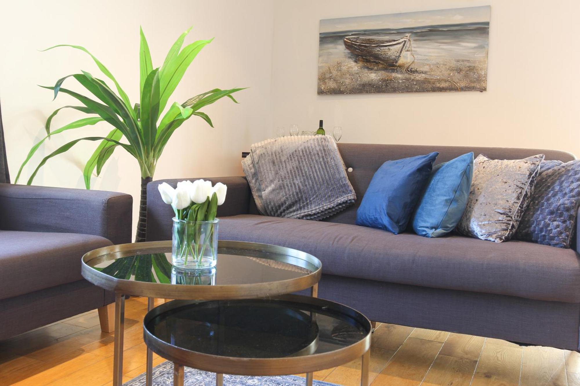 Apartment Elegant 2bd Flat In Marina - Free Parking *