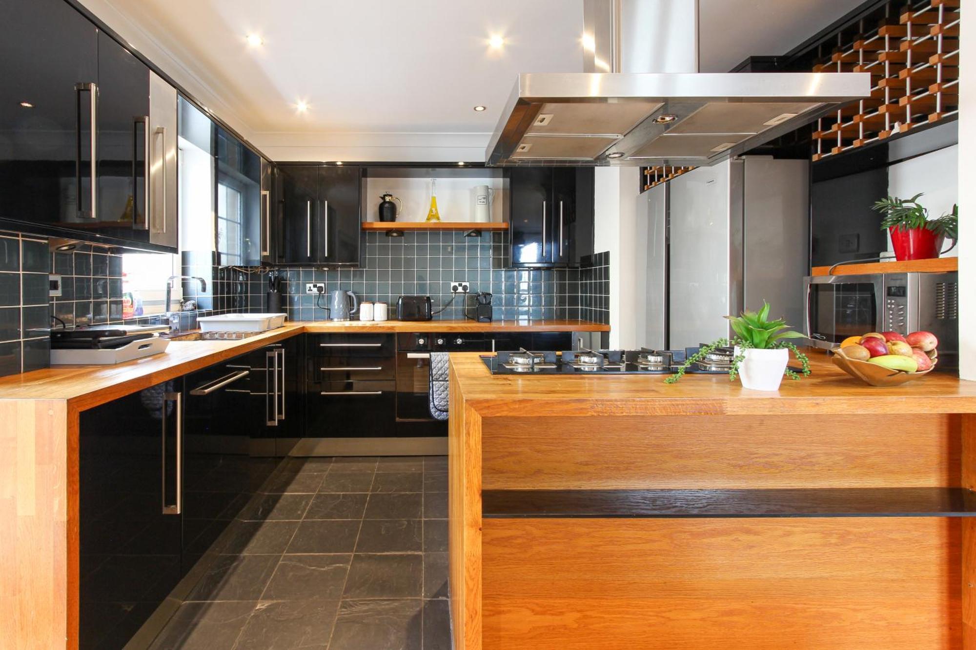 Elegant 2bd Flat In Marina - Free Parking Apartment *